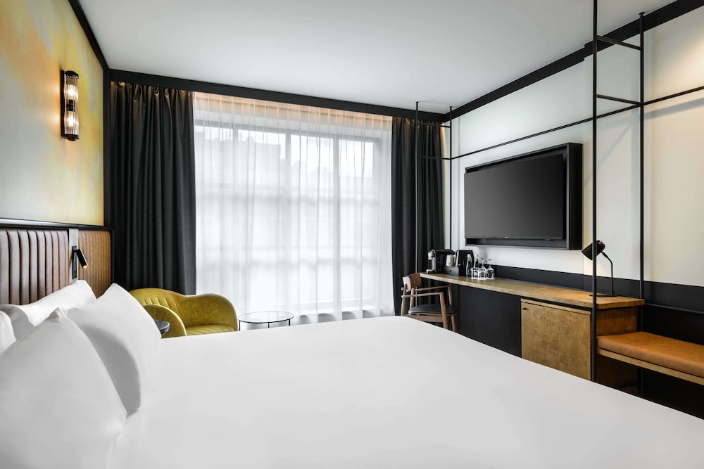 Deluxe, King Bed