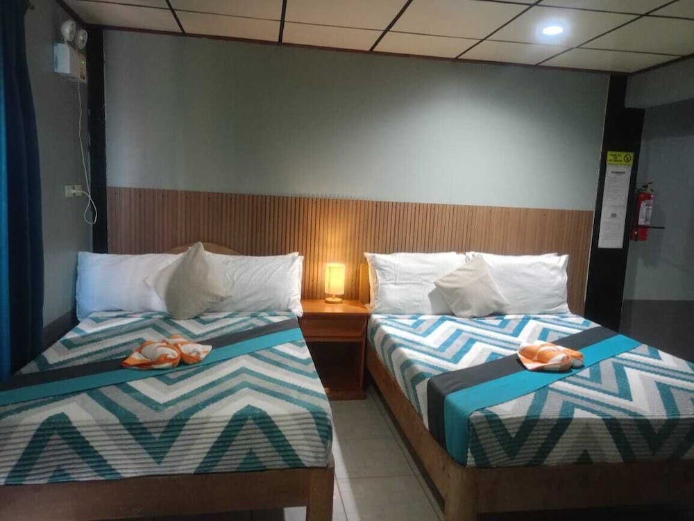 FAMILY, QUADRUPLE, 2 QUEEN BEDS