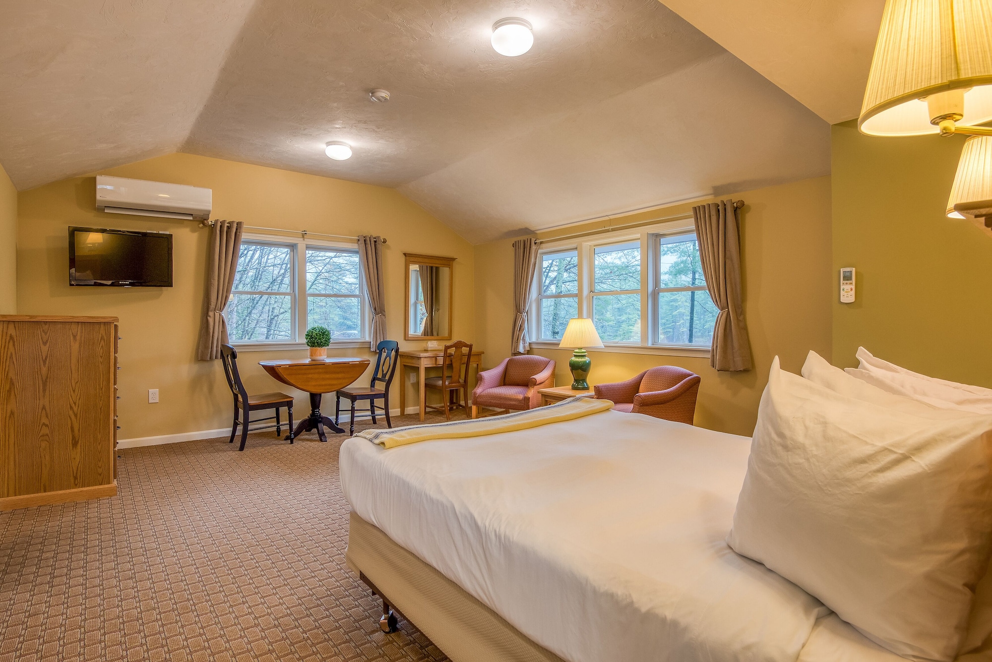 2 Rooms, Cottage, 1 Single and 2 Queen Beds