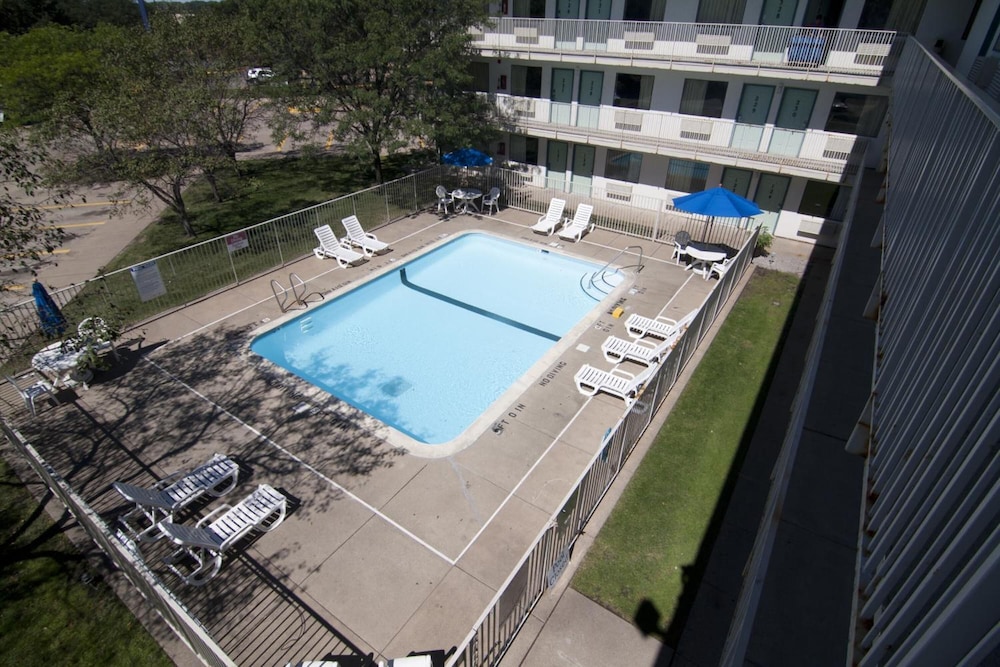 Motel6 Roseville, MN - Minneapolis North 25/33