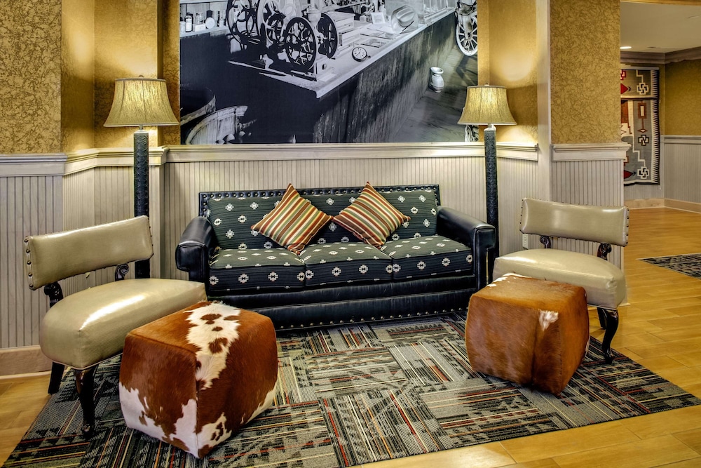 Hampton Inn Suites Dodge City 30/38