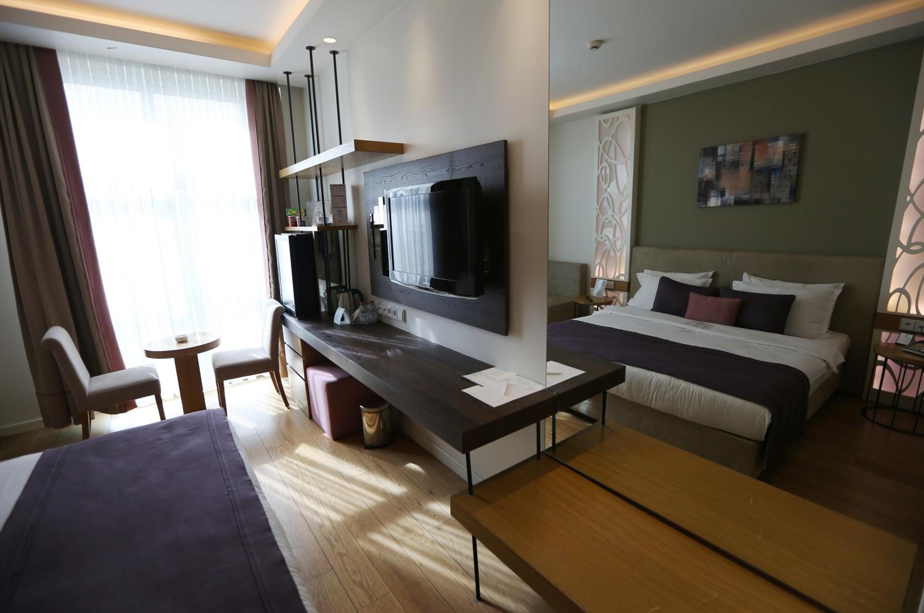 Wes Hotel 34/55