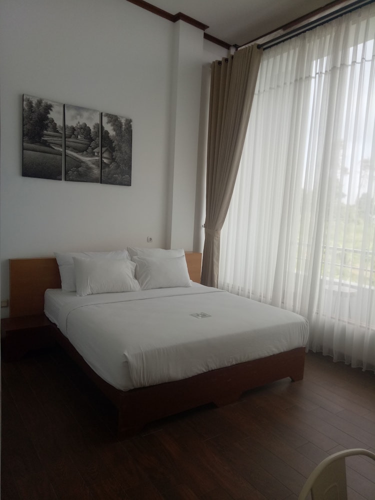 Townhouse Oak Hotel Pondokan Tjiburial 10/18