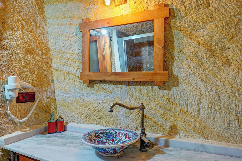 Atax Cave Hotel 49/50