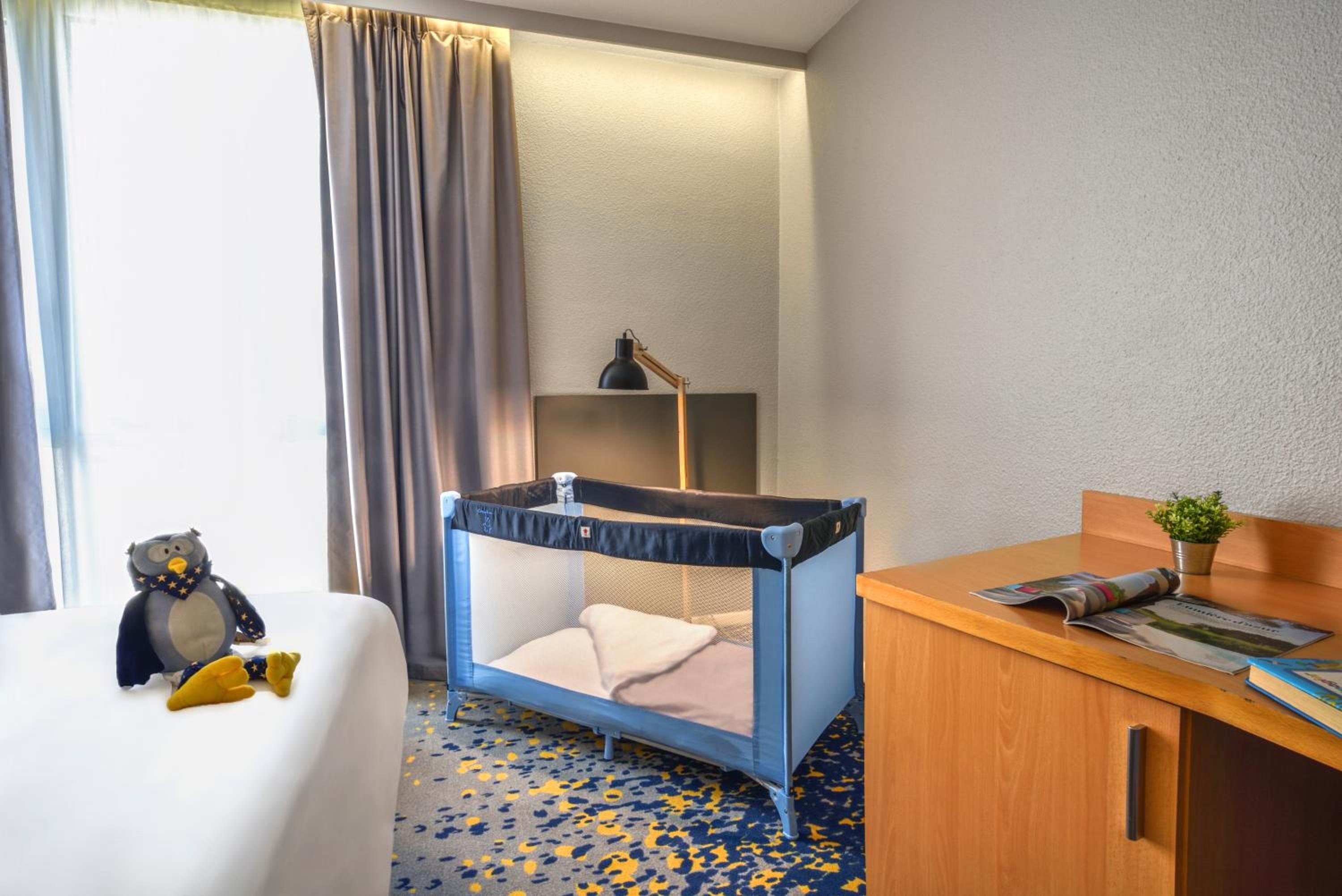 Adjoining, Mercure Lille Aeroport 3/5