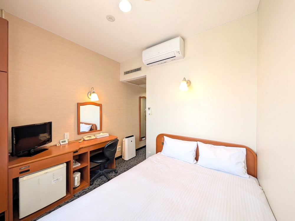 SEMI ROOM, SEMI DOUBLE BED, SMOKING