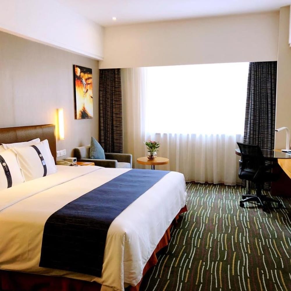 Holiday Inn Express New Jinqiao 19/35