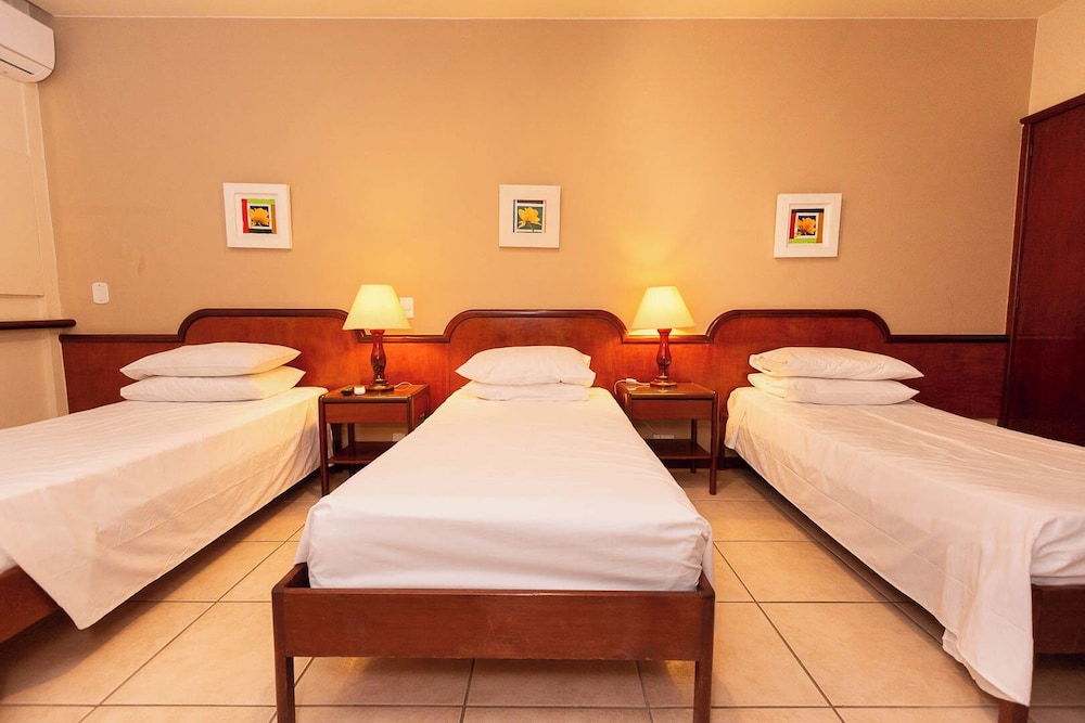 APARTMENT, TRIPLE, TWIN BEDS