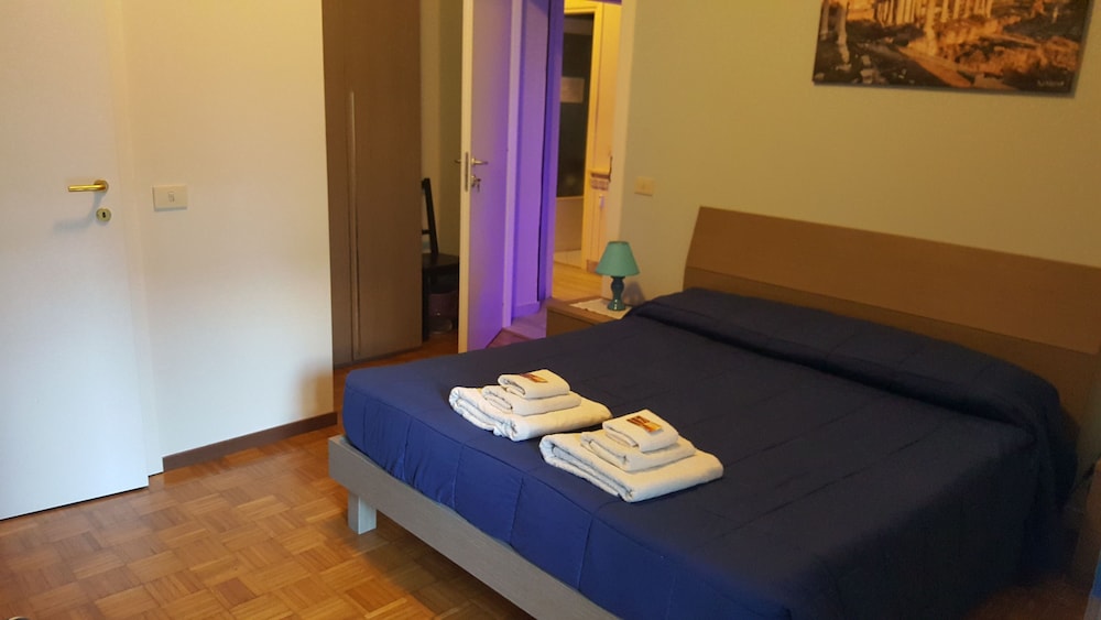 ECONOMY, DOUBLE BED, PRIVATE BATHROOM