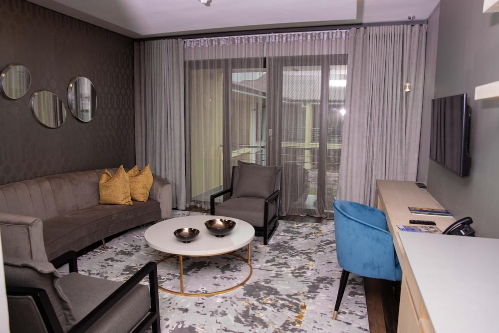 Happy Valley Hotel Ezulwini 20/40