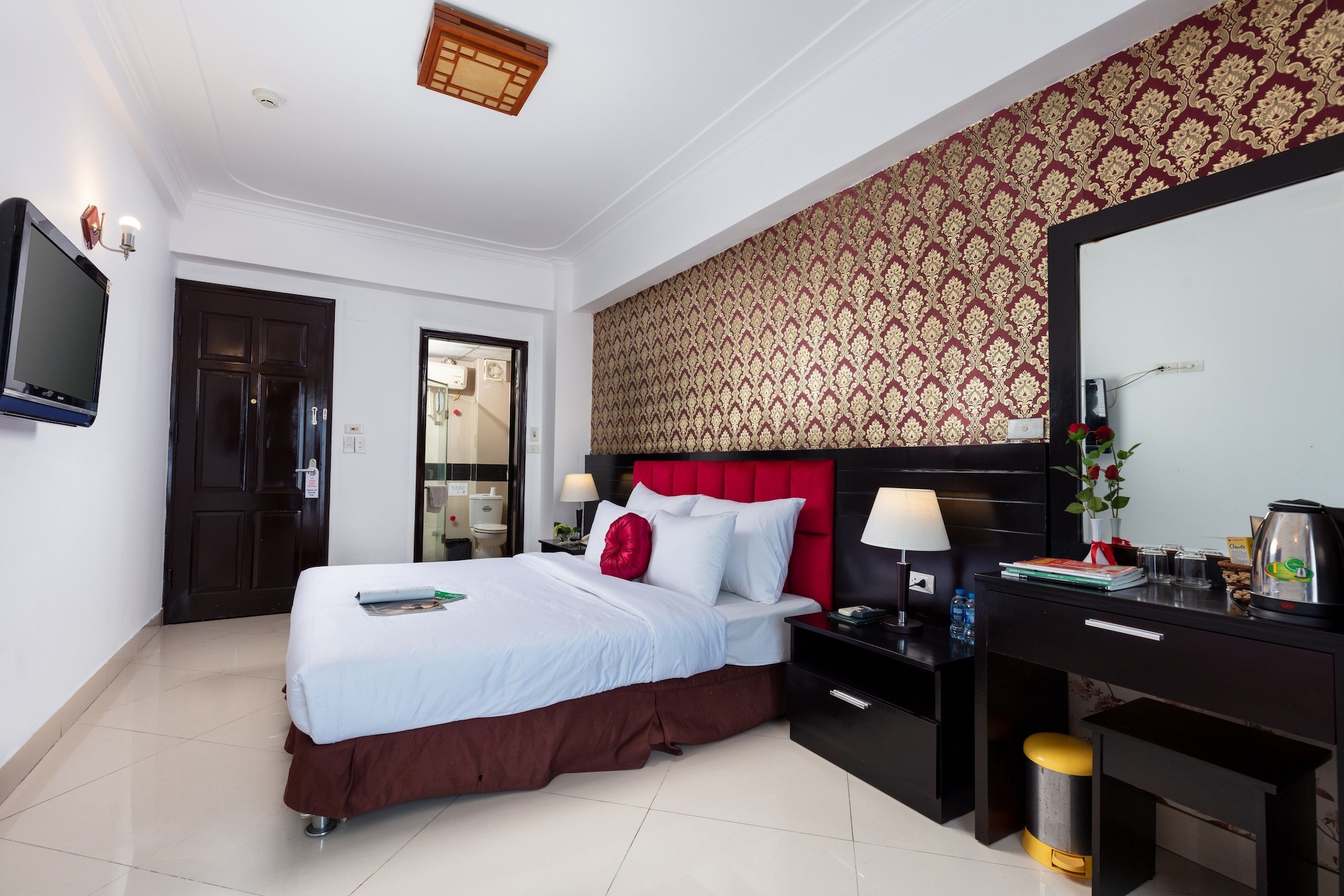DELUXE, DOUBLE BED, RIVER VIEW