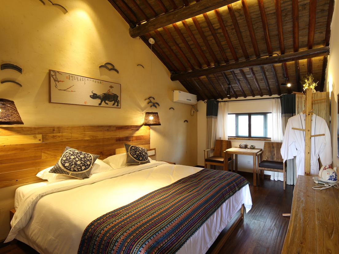 Deluxe, King Bed