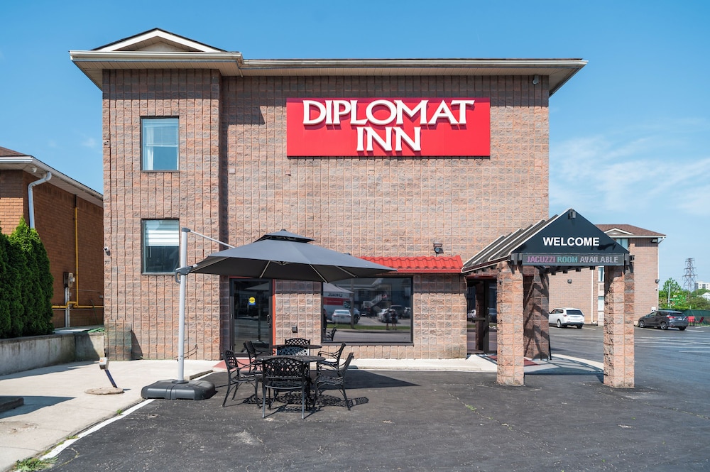 Diplomat Inn 52/58
