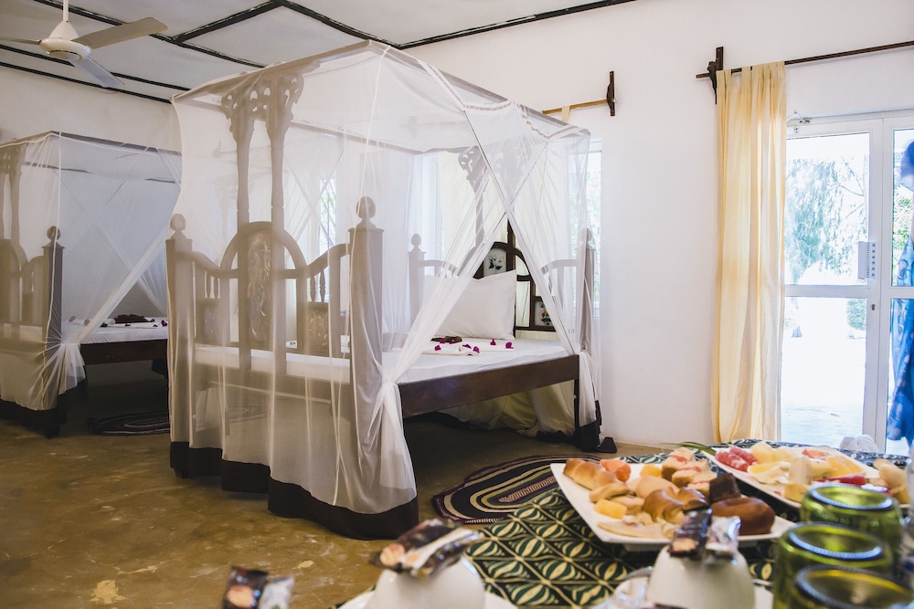 Room, Quadruple, King Bed, 3 Beds, Ocean Front, Patio