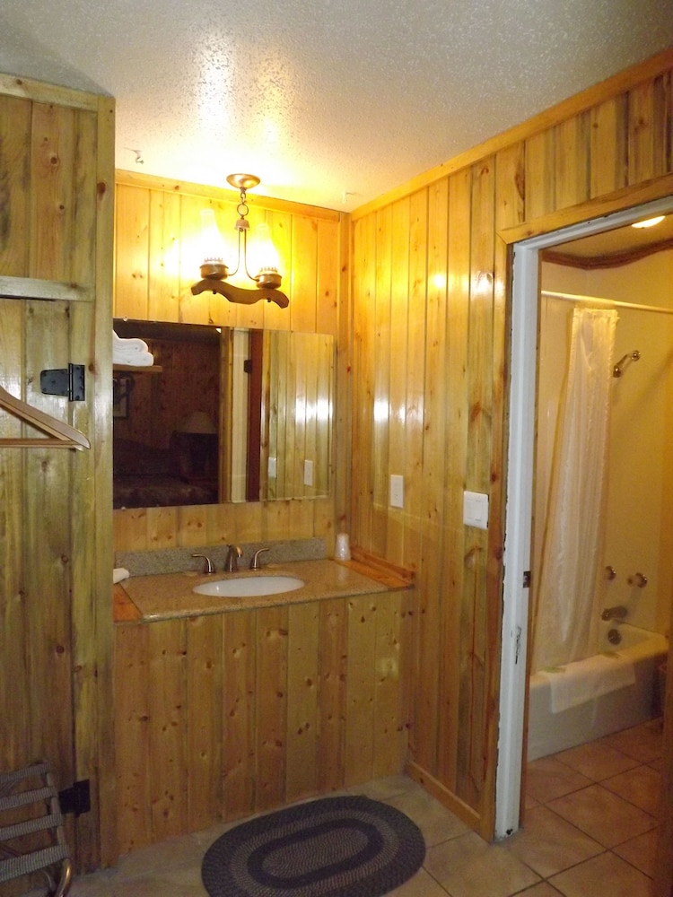 Z Bar Cabins and Motel 42/43