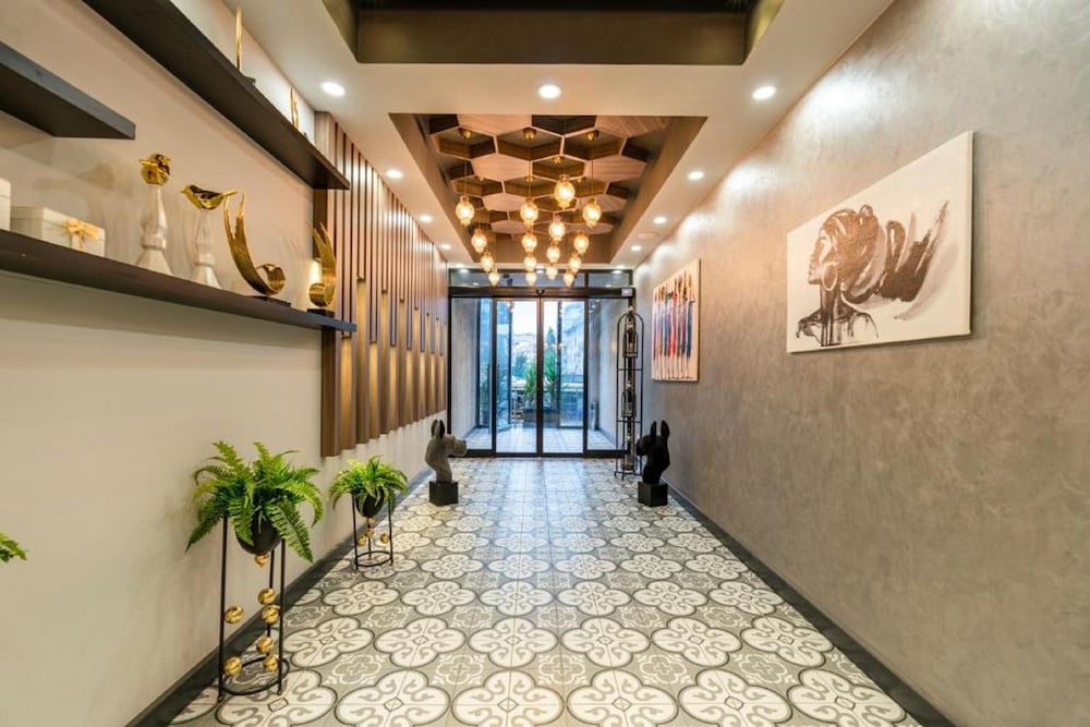 Monezza Hotel 10/50