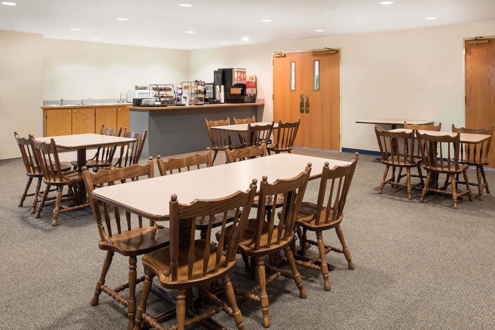 Microtel Inn and Suites by Wyndham Sainte Genevieve 19/25