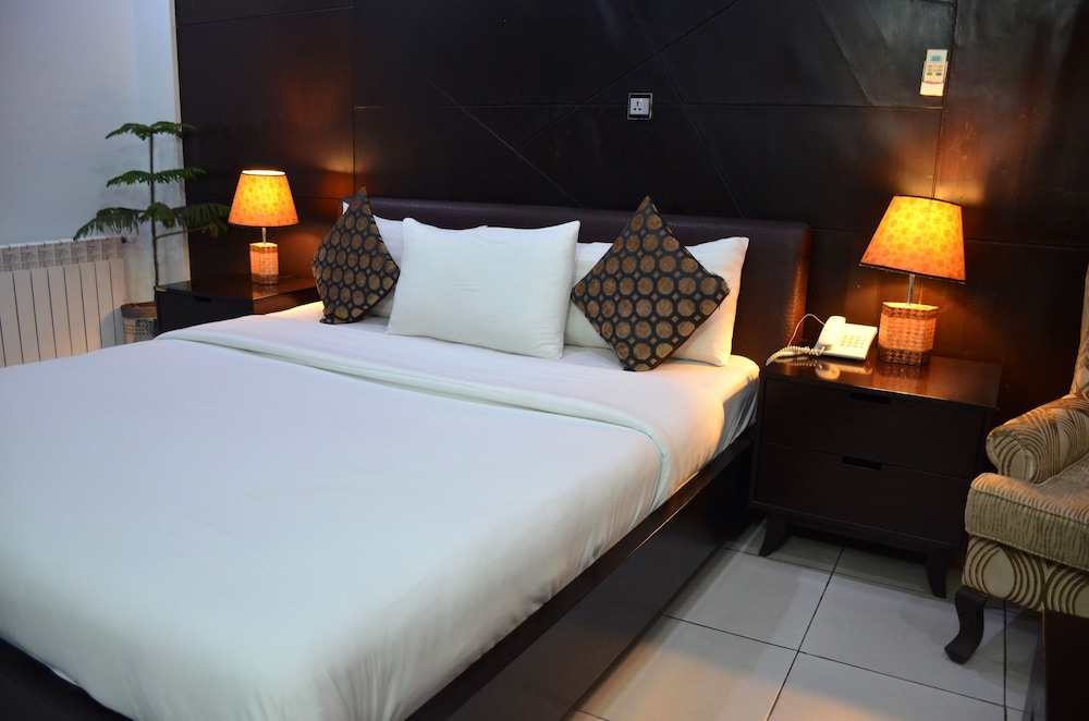 DELUXE, DOUBLE BED