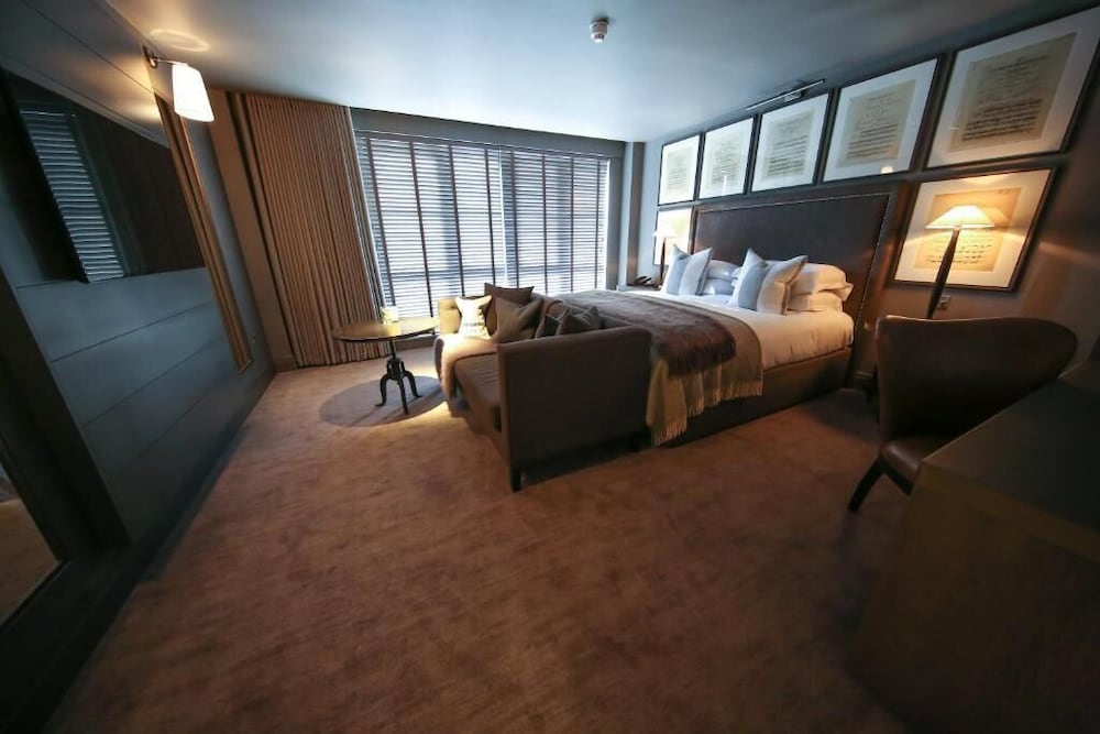 Dakota Hotel Glasgow 12/63