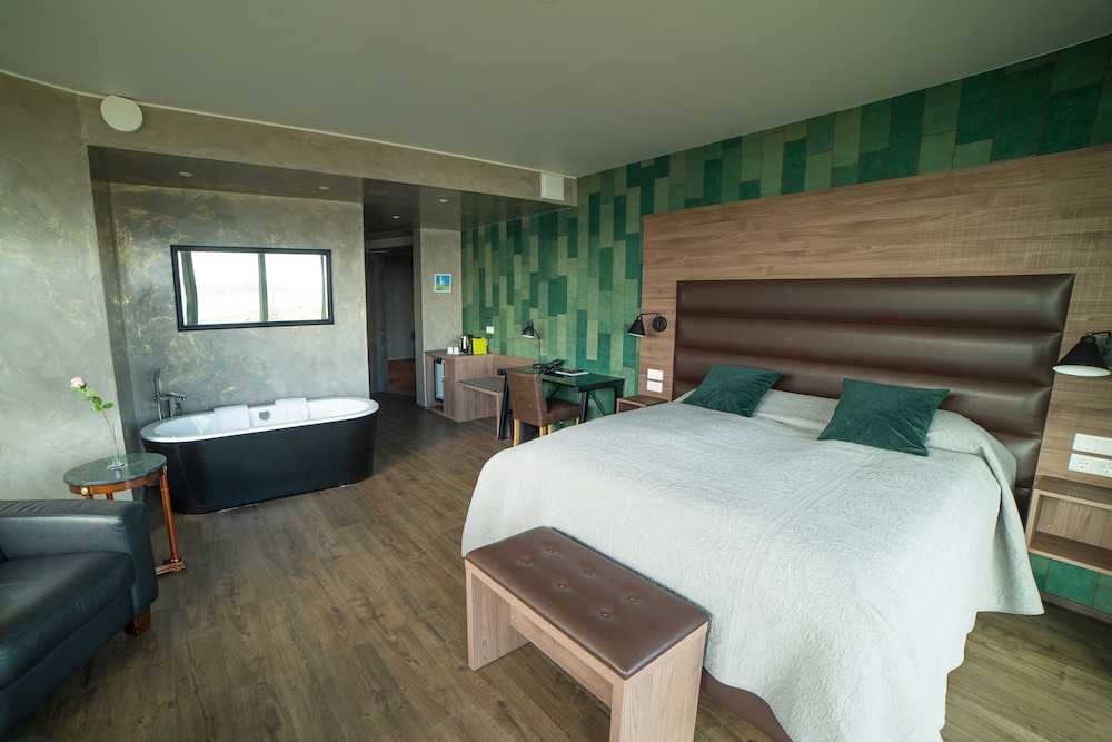 HOTEL KRIUNES 12/83