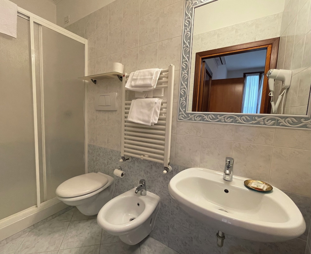 HOTEL LEOPOLDA 45/50