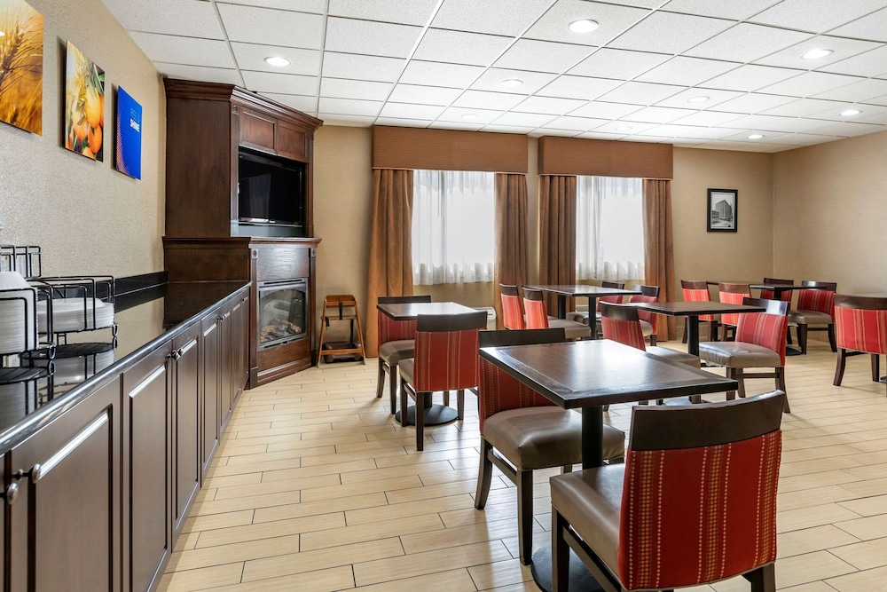 Comfort Inn Warren - Detroit North 19/28