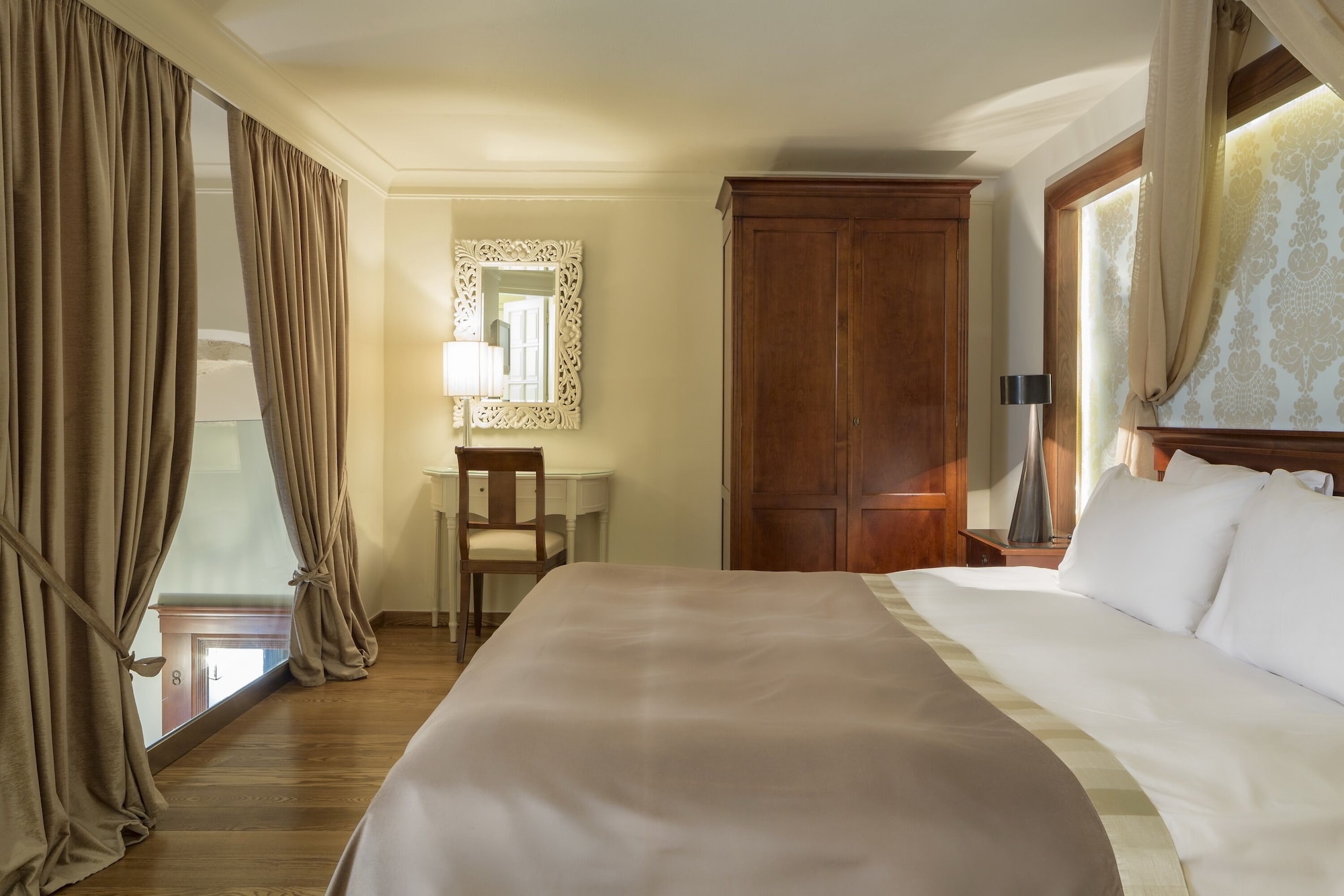 1 BEDROOM, SUITE, QUEEN BED, 2 SOFA