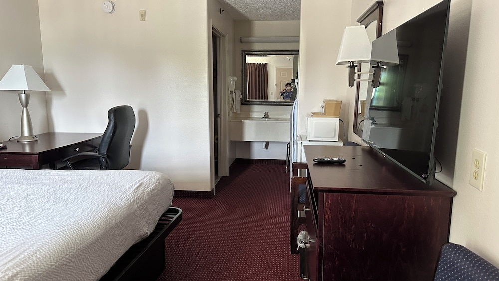 Carom Inn a Travelodge by Wyndham Denham Springs/Baton Rouge 11/33