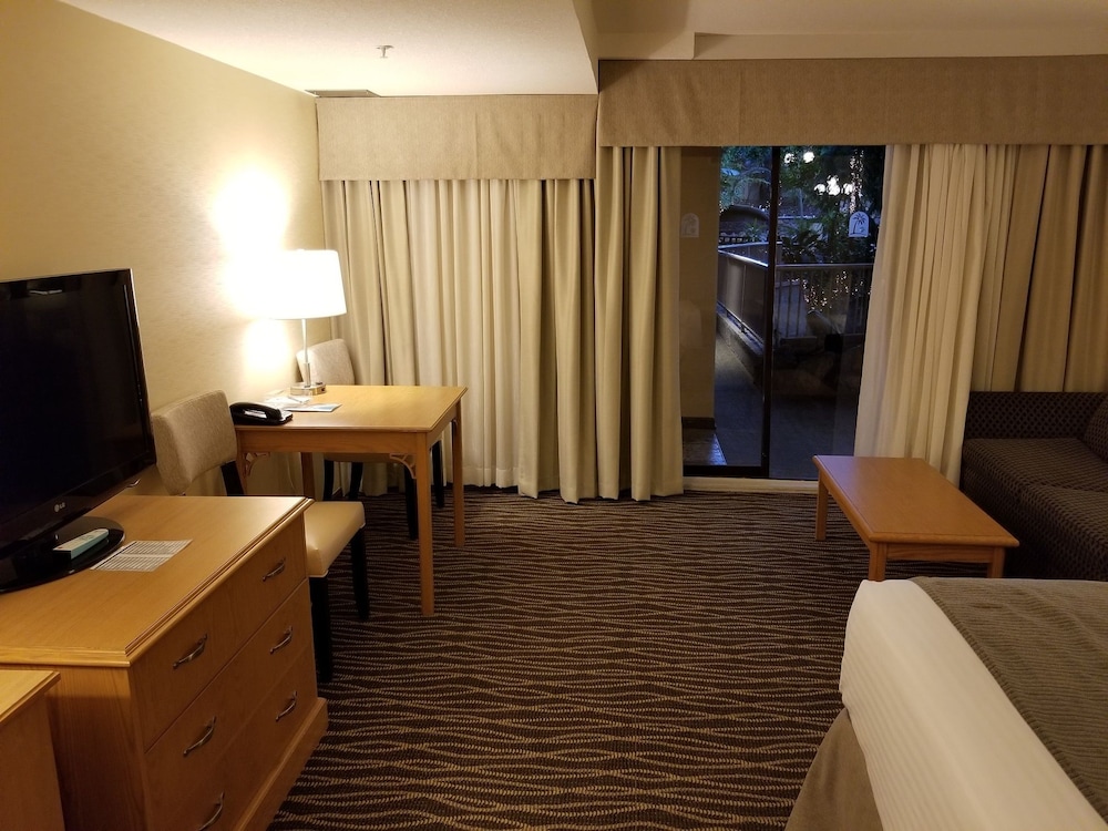 Prestige Vernon Lodge And Conference Centre 24/75