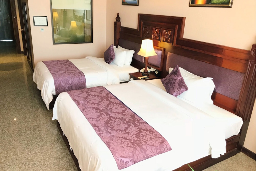 Phnom Penh Era Hotel 24/68