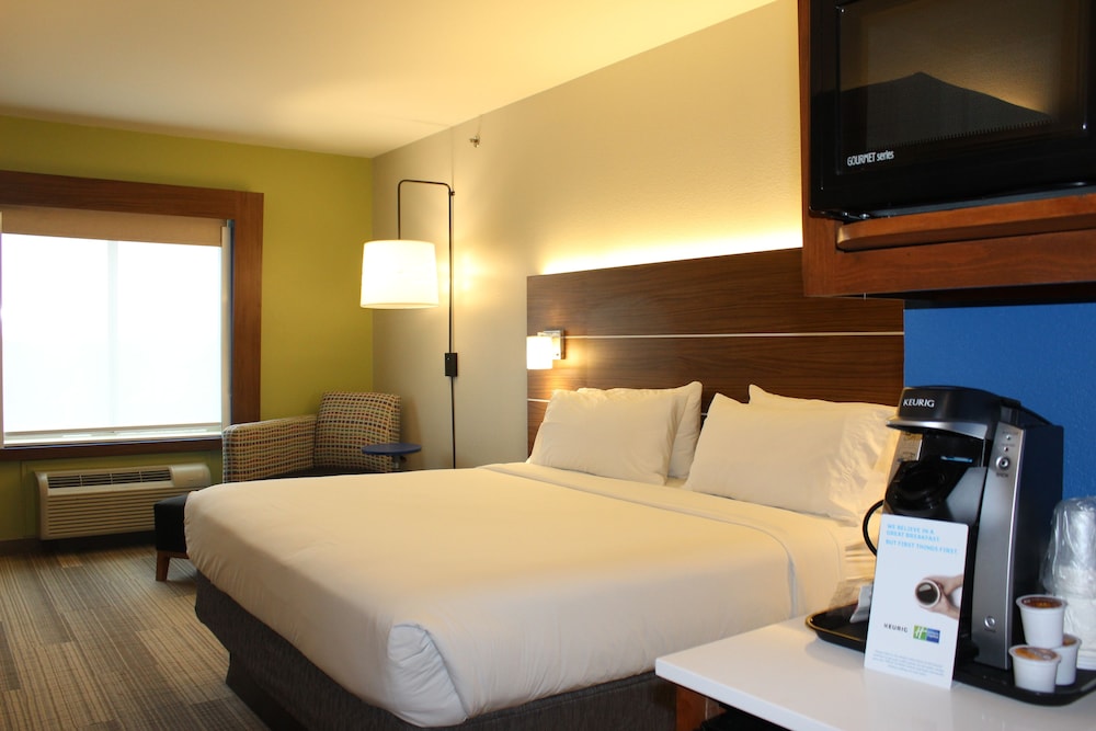 Holiday Inn Express Hotel and Suites Mansfield 22/52