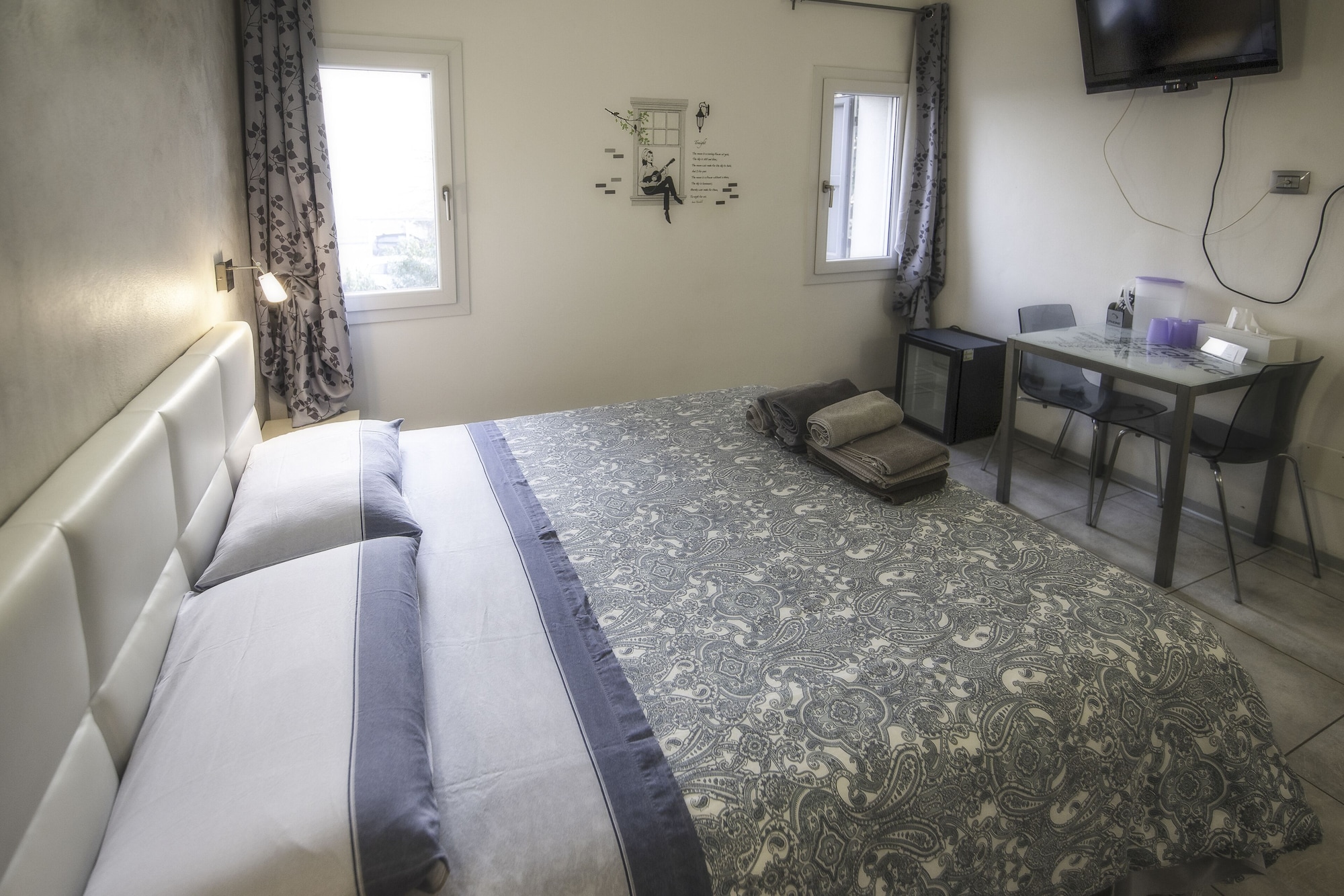 غرفة إليت ثلاثية بسرير كوين مع أريكة، B&B Il Giardino Di Rebecca 2/9