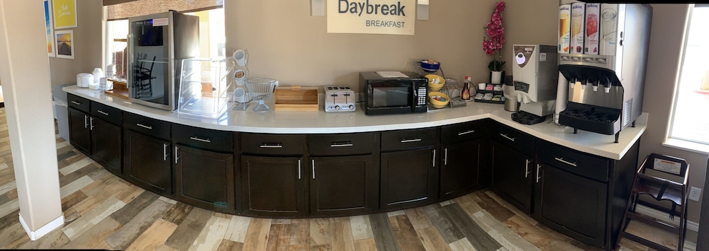 Days Inn By Wyndham Orange 7/25