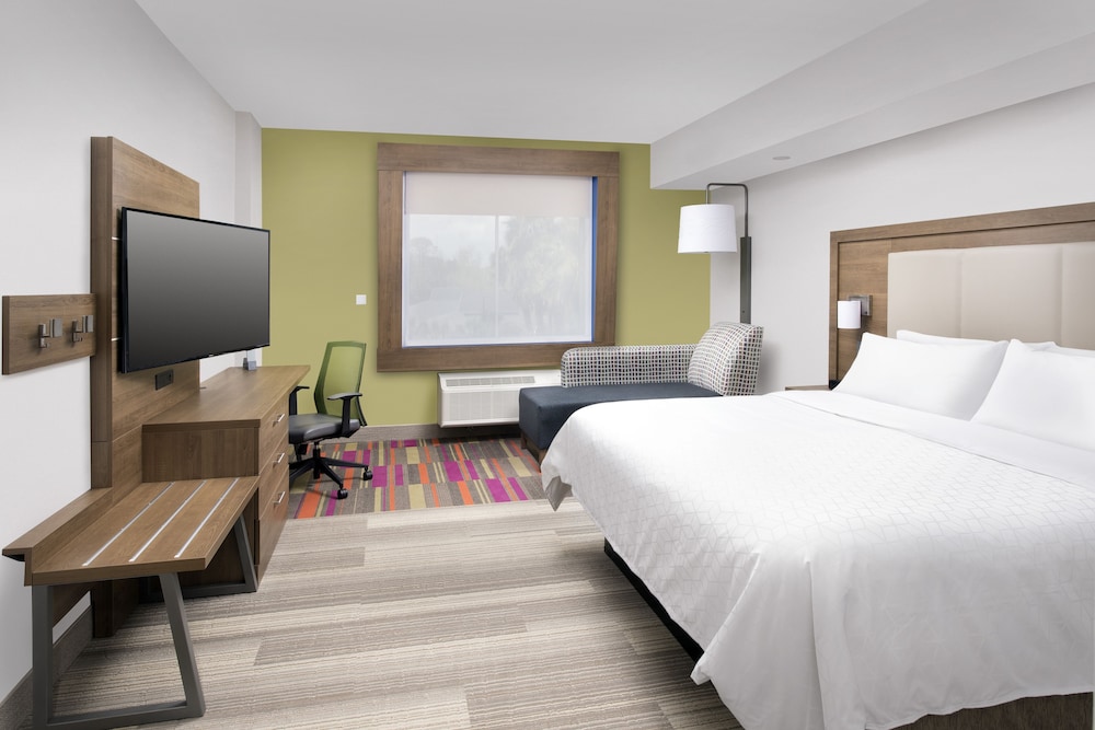 Holiday Inn Express Jacksonville Beach 10/45