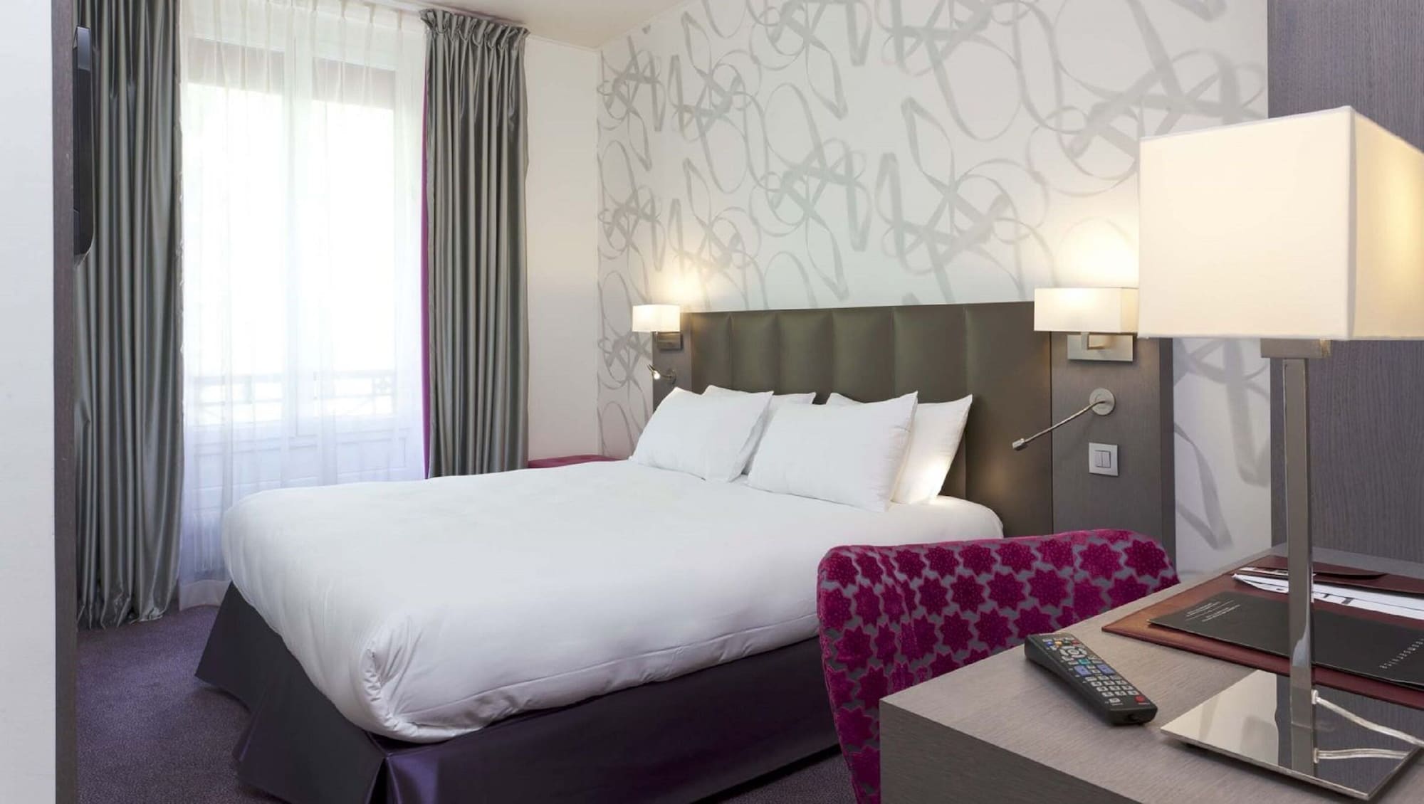 ROOM, DOUBLE BED