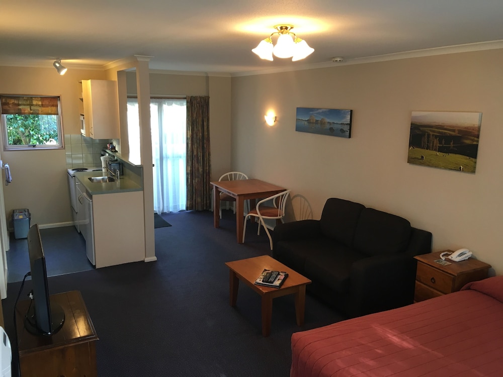 Parklands Motor Lodge 42/65