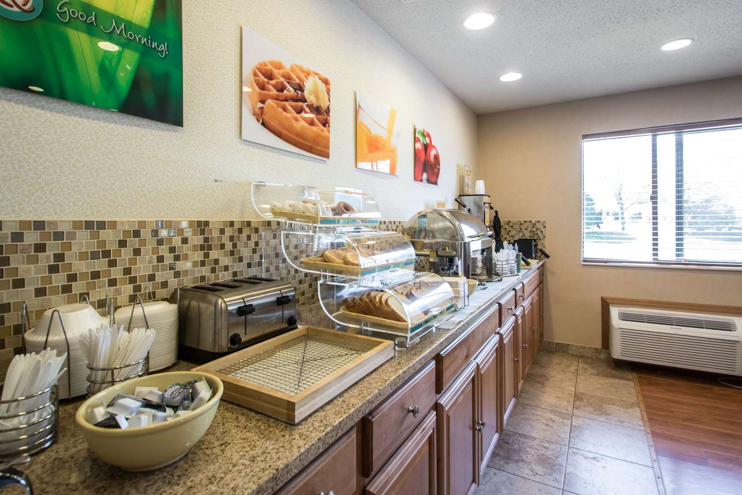 Quality Inn & Suites Sun Prairie Madison East 32/32