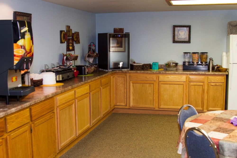 Cottonwood Inn 8/33