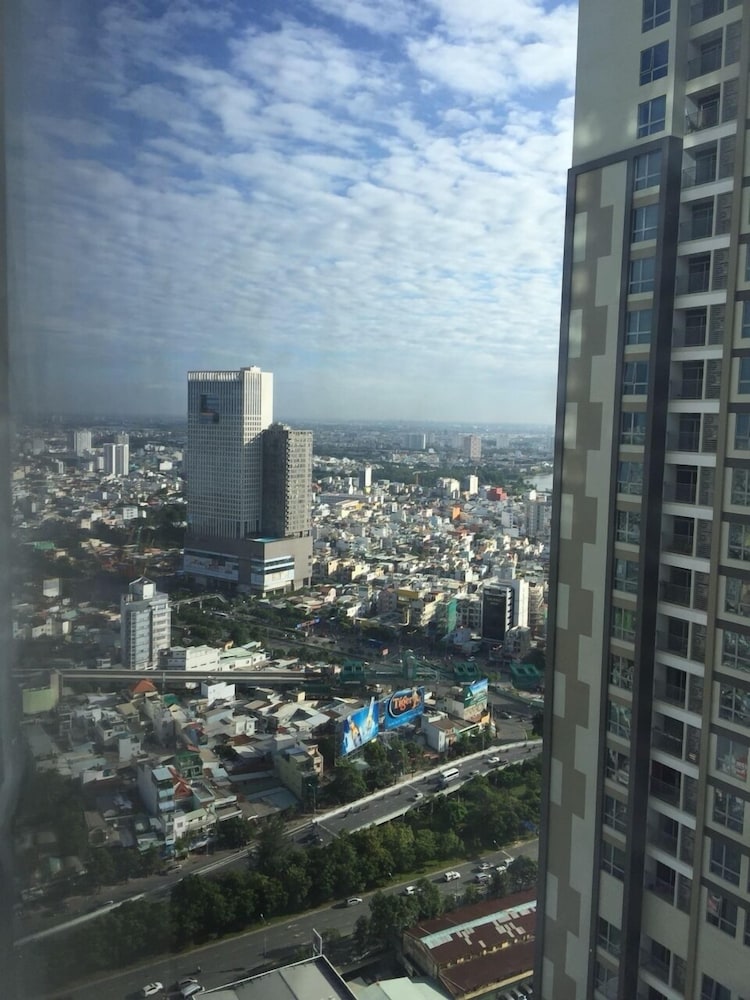 High-Floor River-View Apartment 42/50