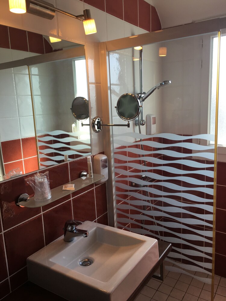 Hotel Des Halles 32/66