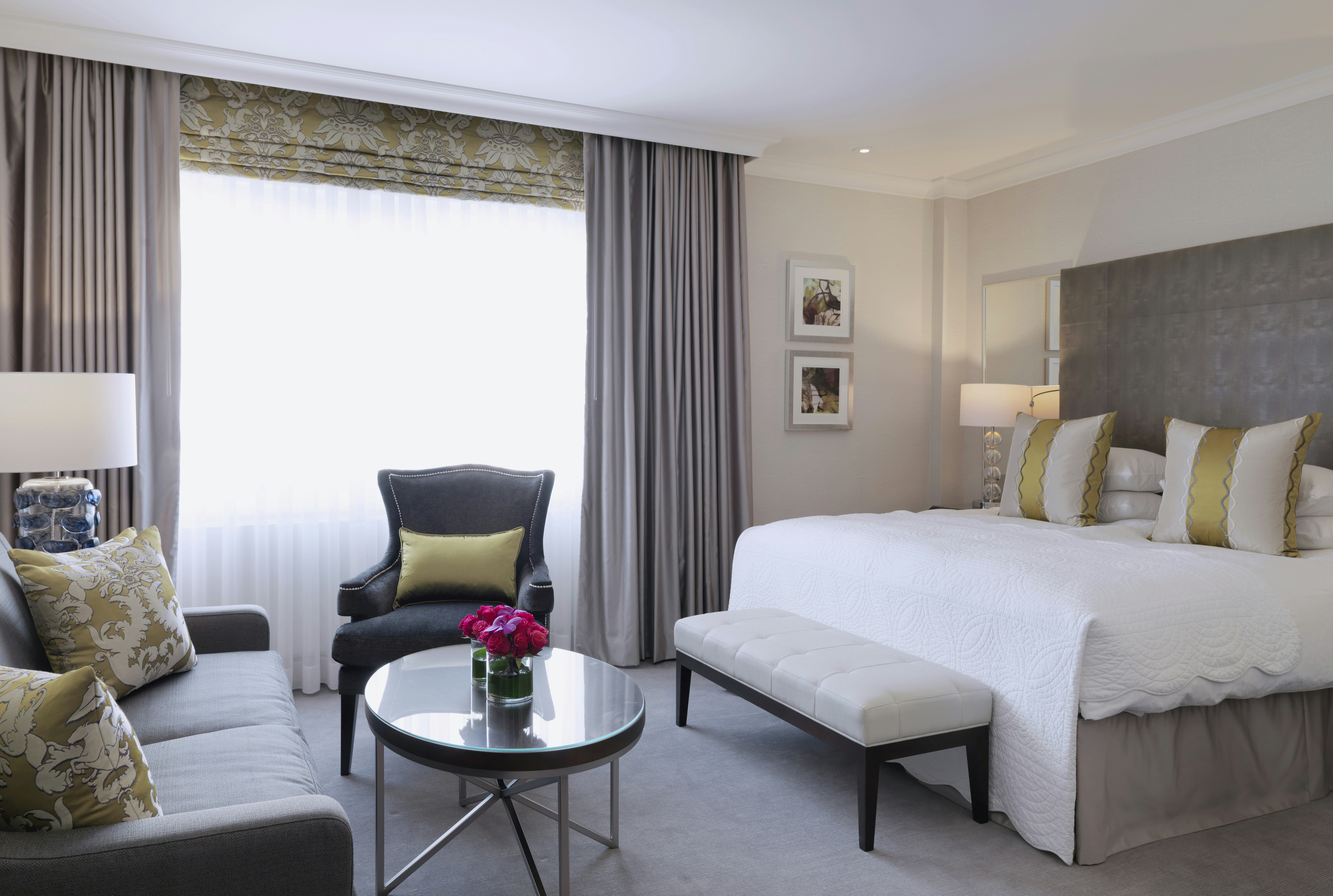 DELUXE, KING BED