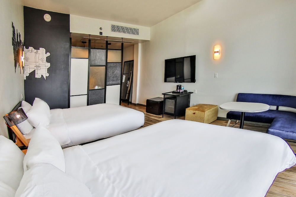 Aloft Ponce 16/50