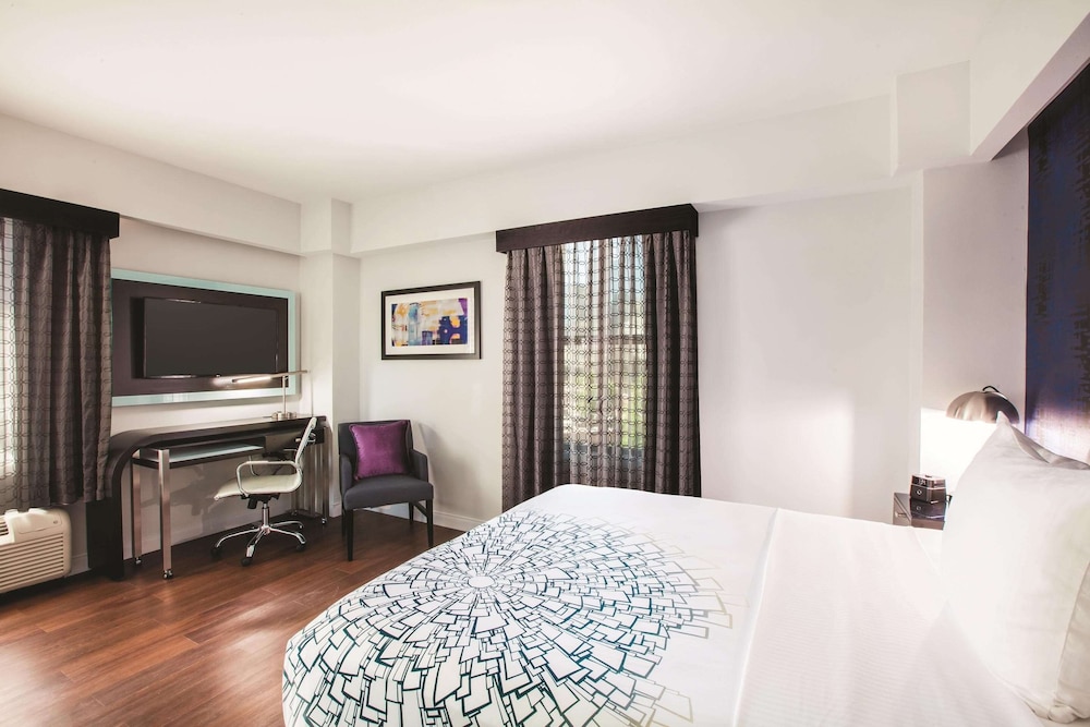 Holiday Inn Express - Dallas Downtown, an IHG Hotel 17/73