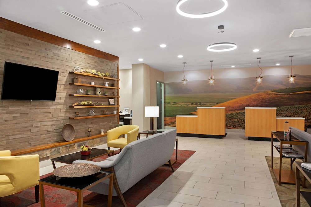La Quinta Inn Suites By Wyndham Morgan Hill San Jose South 34/46