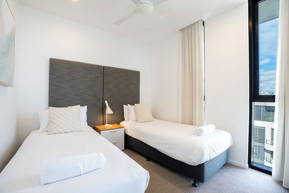 Iconic Kirra Beach Resort 29/72
