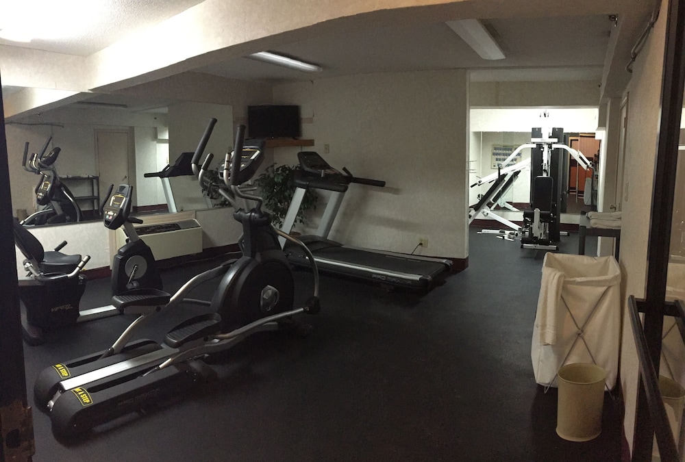 Mystic River Hotel & Suites 24/50