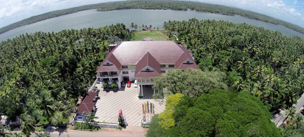 Lake Palace Hotel Trivandrum 33/44