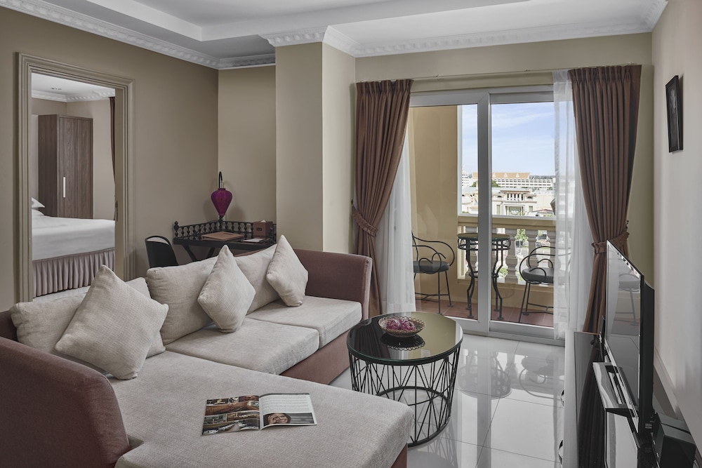 Palace Gate Hotel Residence 58/76