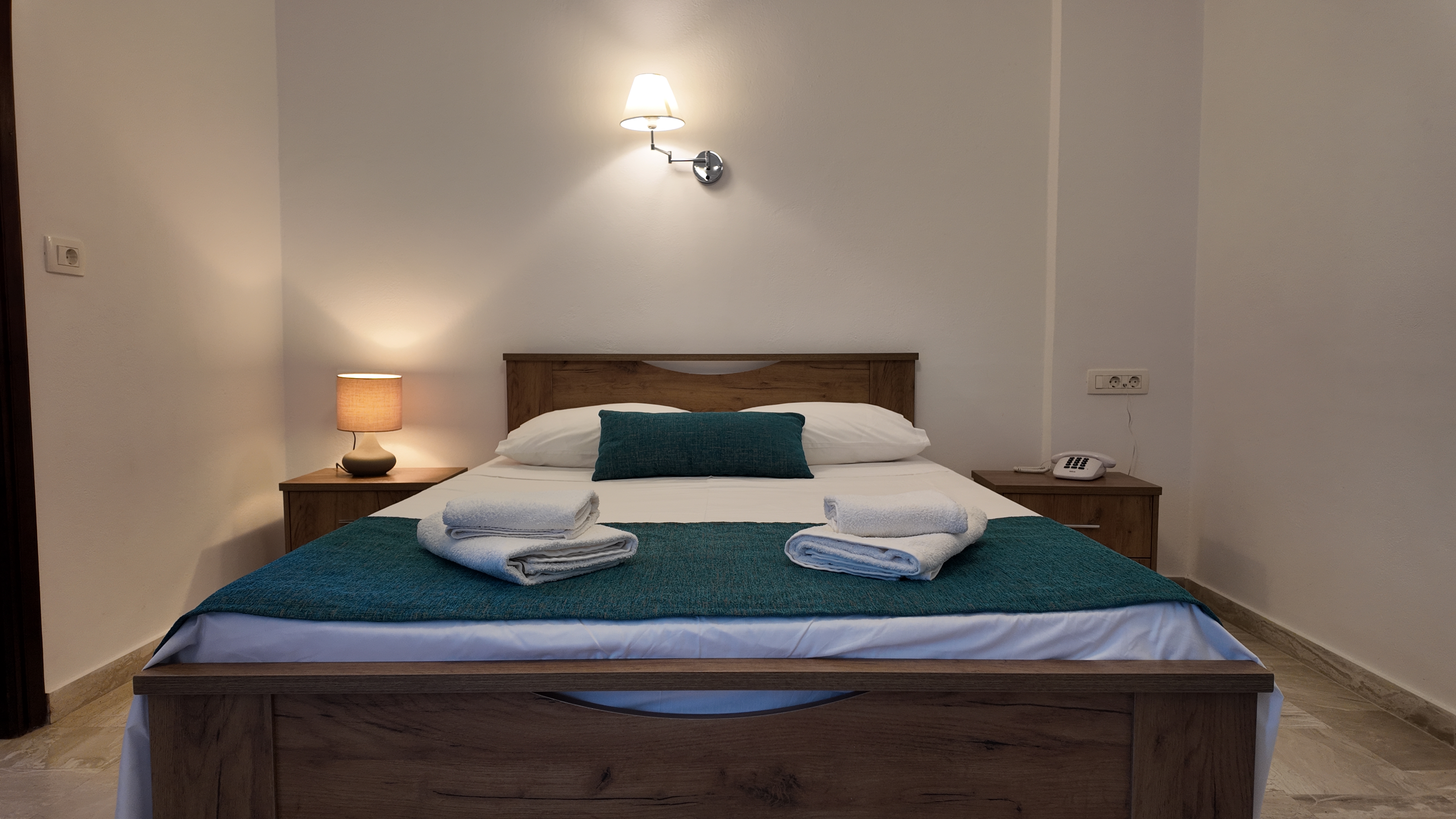 CLASSIC, DOUBLE BED, POOL VIEW