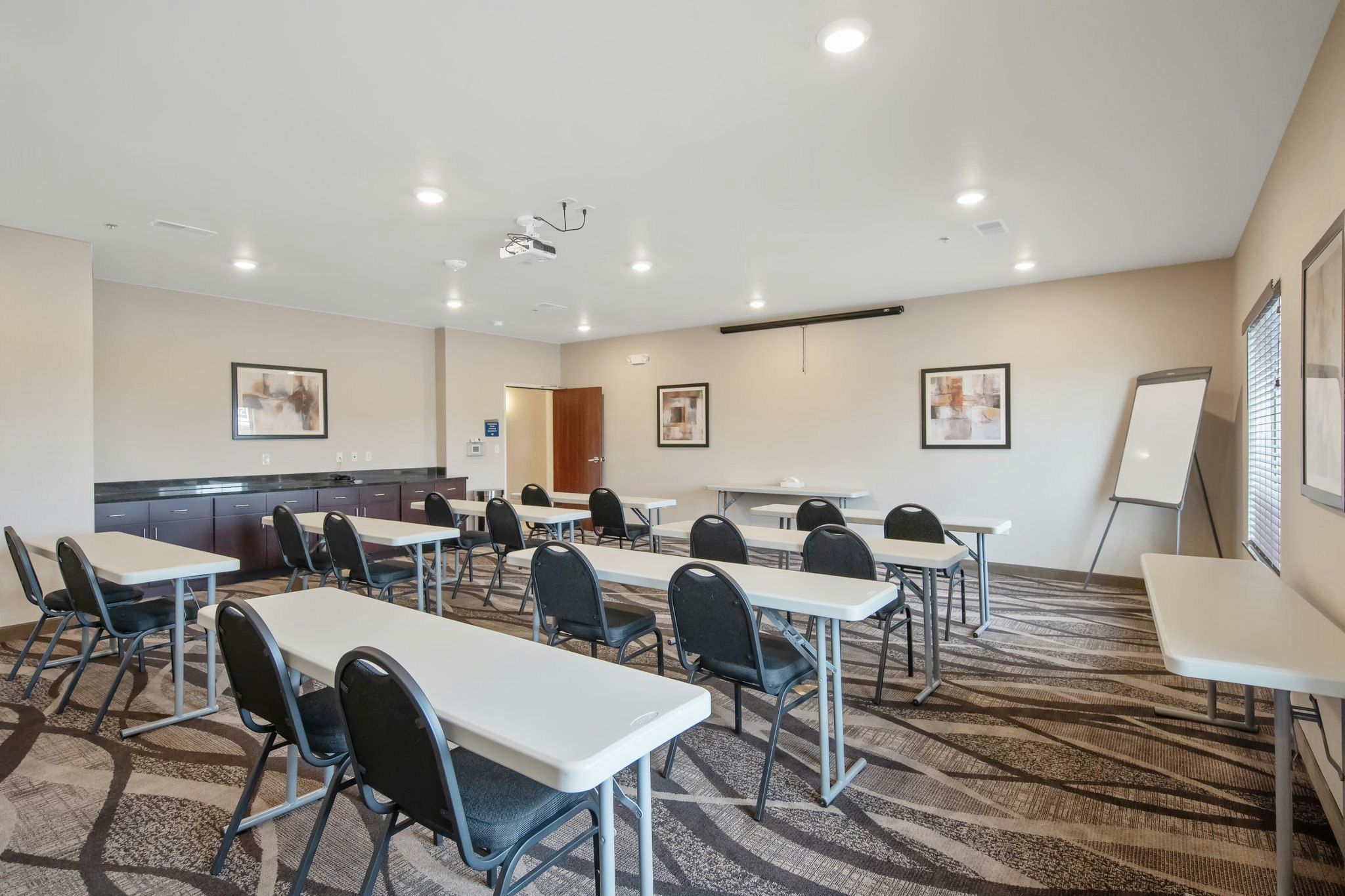 Cobblestone Hotel & Suites - Austin 38/50